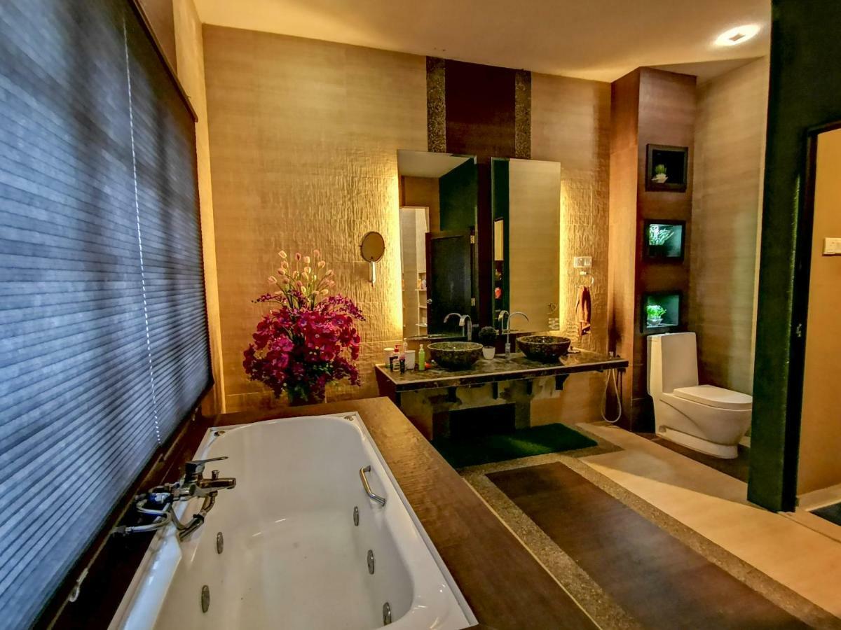 Ria Homestay Johor Bahru Bagian luar foto