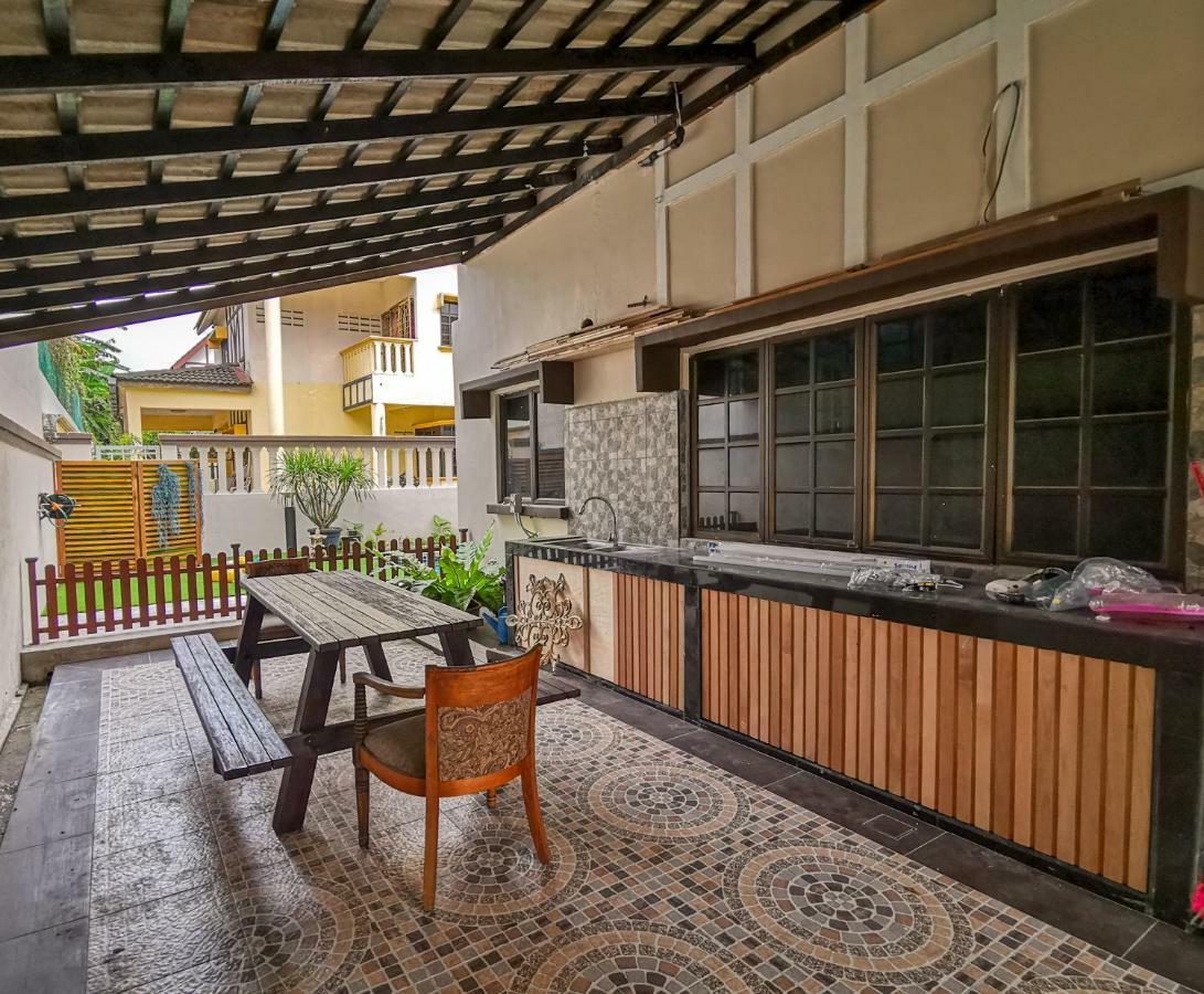 Ria Homestay Johor Bahru Bagian luar foto